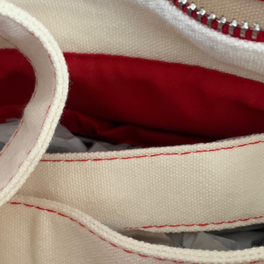 🆕- EXCLUSIVE! Aeropostale Red and Cream Queen Of Hearts Mini  Tote - Picture 15 of 15